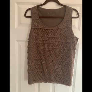 Woman lace overlay tank